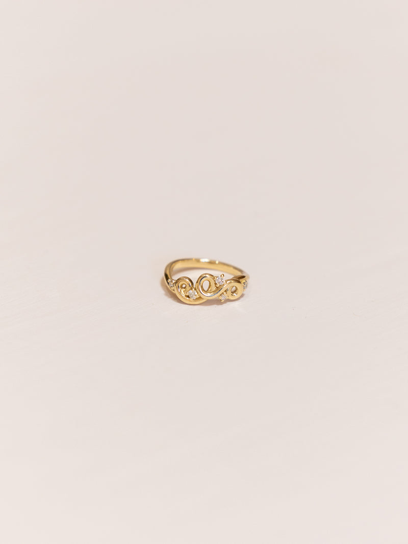 Loop Ring with Five Diamonds