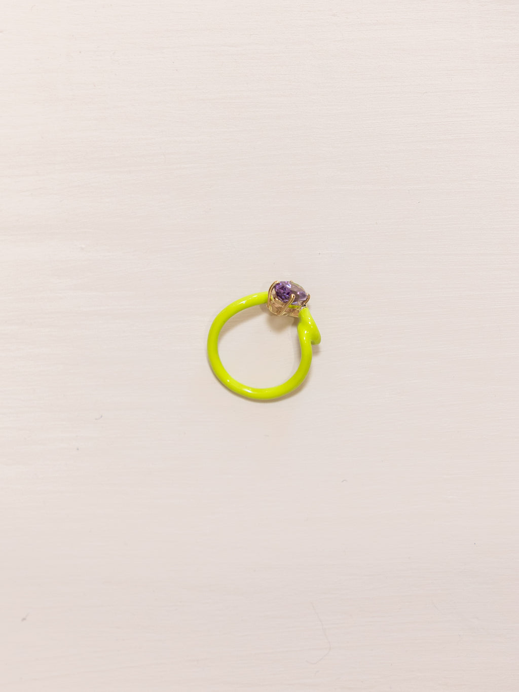 Oval Vine Ring in Lime Size 6