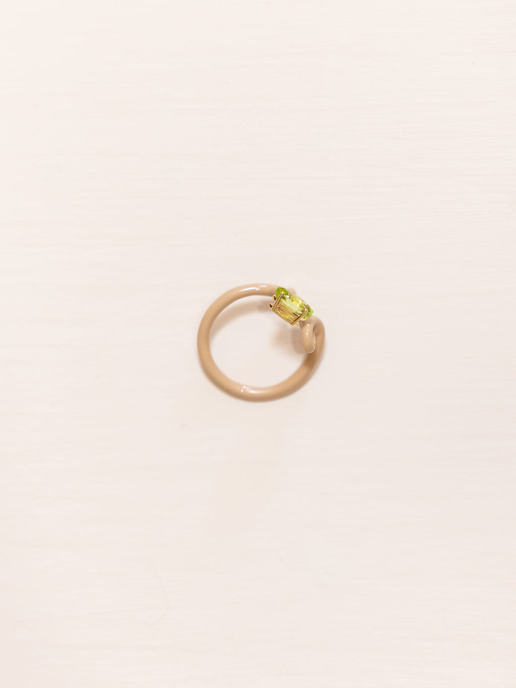 Baby Vine Tendril Ring in Latte