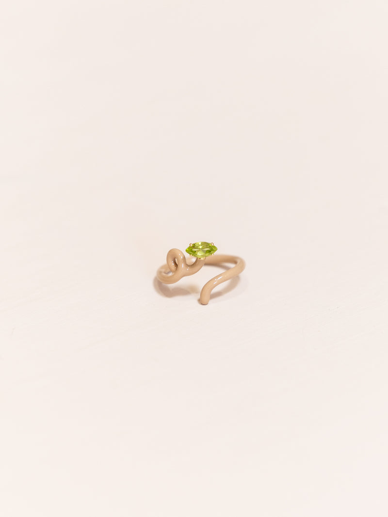 Baby Vine Tendril Ring in Latte