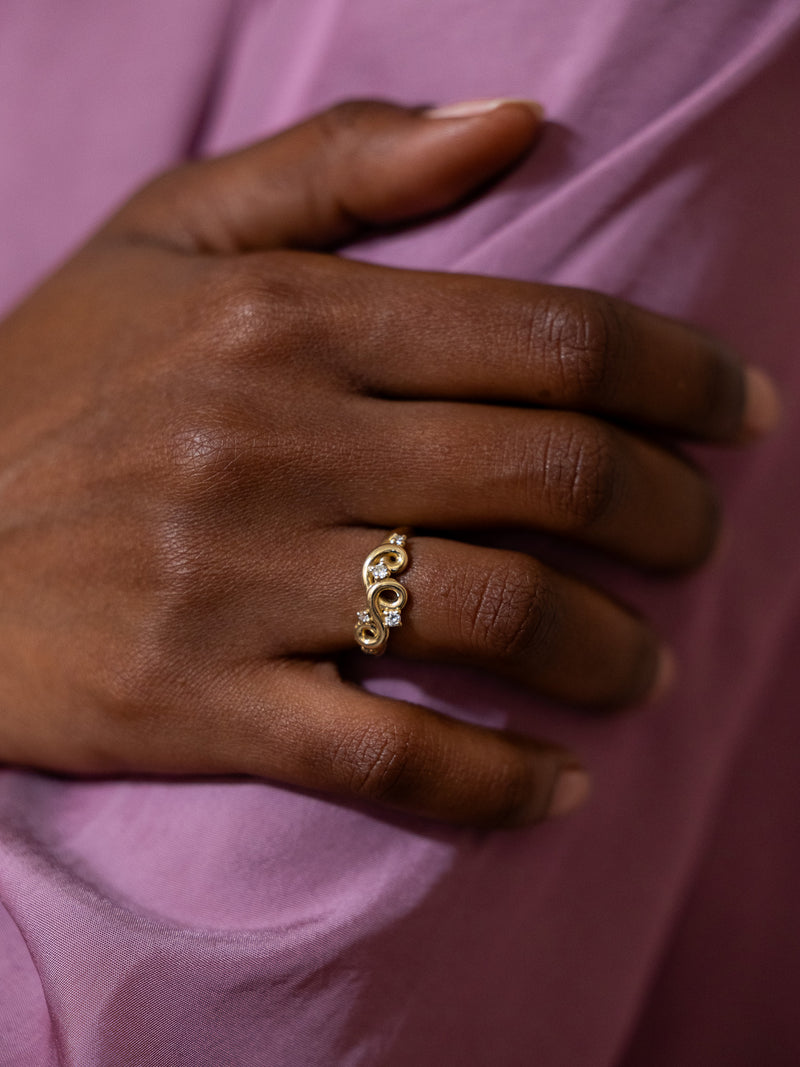 Loop Ring with Five Diamonds