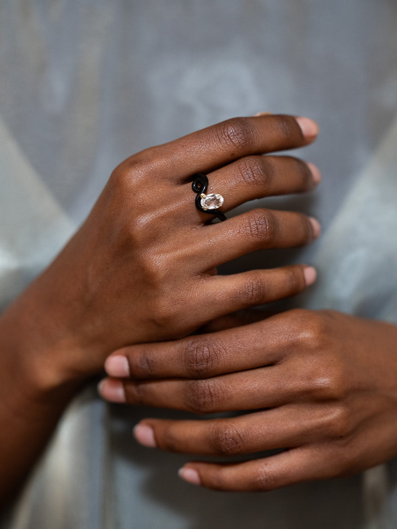 Oval Vine Ring in Black